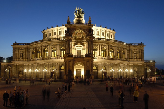 Semperoper, in Dresden, aussen Nacht Semperoper in Dresden, aussen Nacht